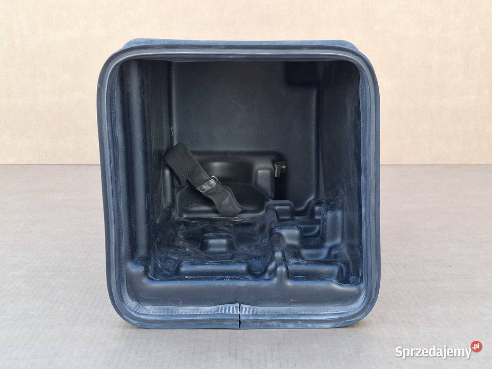 RENAULT MAGNUM SCHOWEK SKRZYNKA NARZĘDZIOWA Bieleń