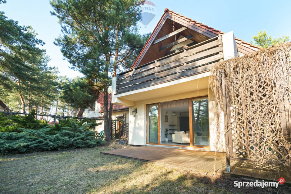 Pół bliżniaka na zamkniętym mini osiedlu Liczba pokoi 4 Bobrowiec