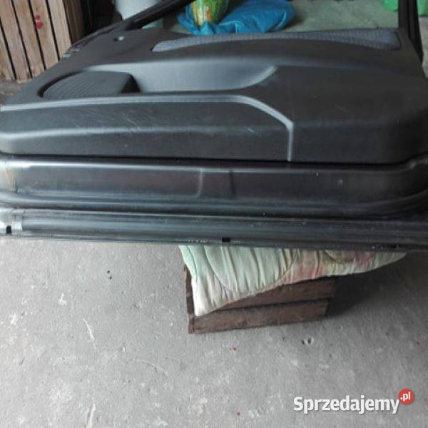 Sprzedam drzwi volvo v40 lifcie Olszyc-Folwark sprzedam