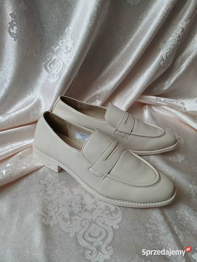 Beżowe klasyczne loafersy bonprix 42 mokasyny Sochaczew