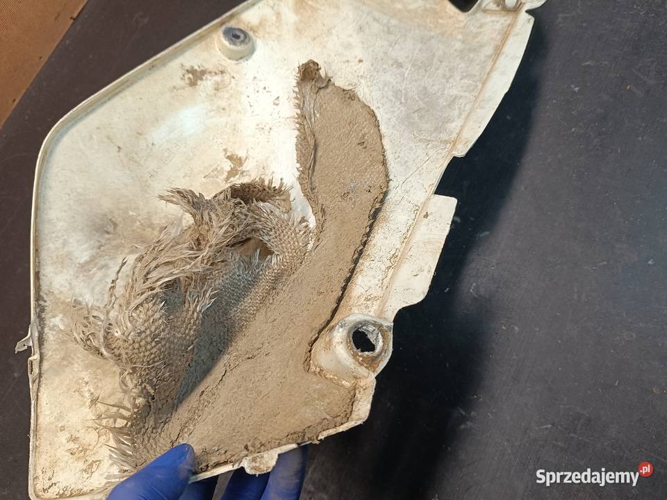 Owiewka osłona plastik boczek tył części Suzuki Plastiki małopolskie Gołaczewy