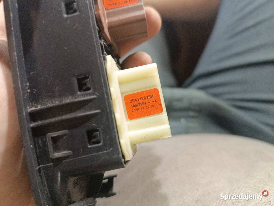 PANEL SZYB LEWY PRZÓD DACIA DUSTER II