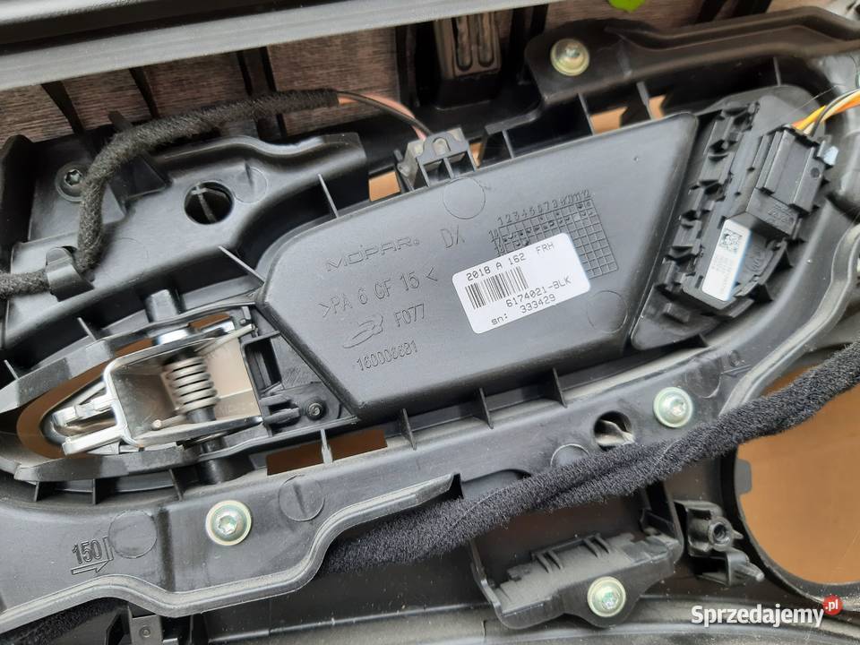 Alfa Romeo Stelvio tapicerka boczek prawy przód osobowe Strzyżewice