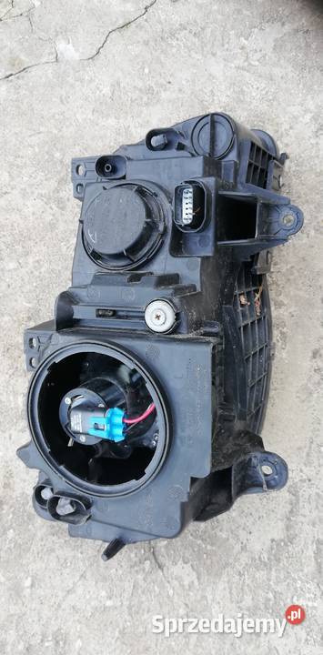 Lampa przednia Chrysler 300C 2015 lewa Poświętne