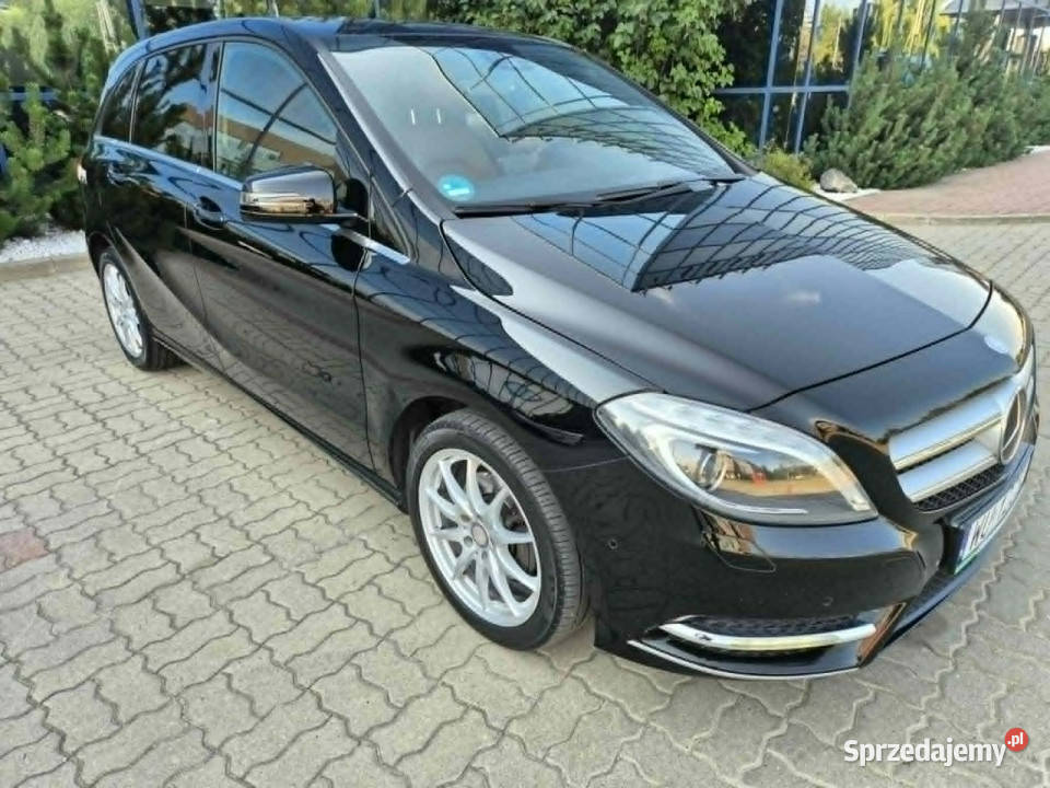 Mercedes B 200 brązowe skóry Harman Kardonel elektrochrom. lusterka boczne sprzedam