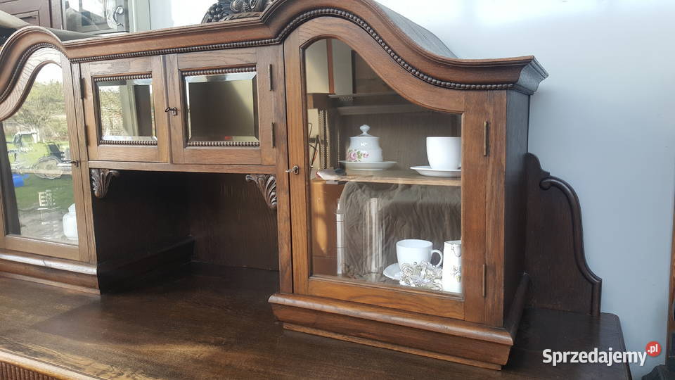Piękny kredens drewniany
