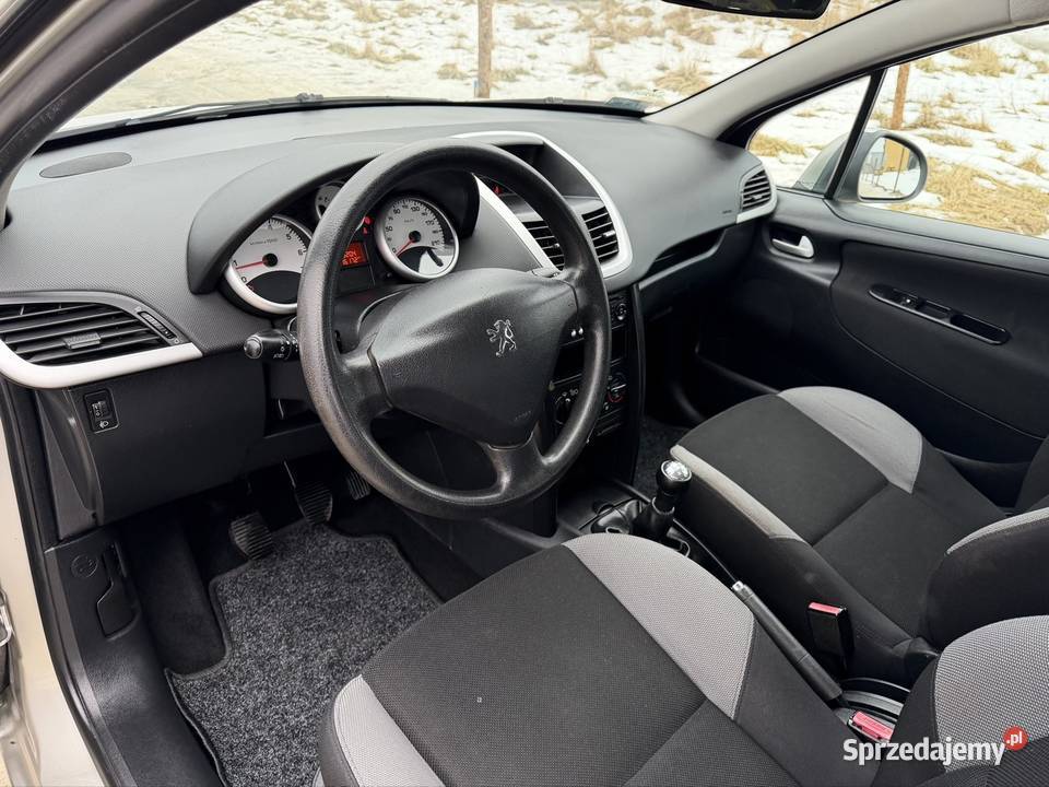 Peugeot 207 14 benzyna 2009 116 Zadbany Ideał lakier metallic Kłodzko