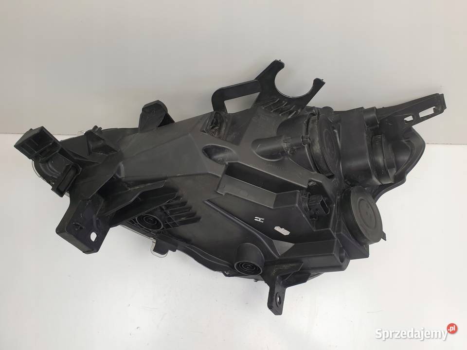 Peugeot Partner II PRZEDNIA LAMPA PRAWA przód Rudka