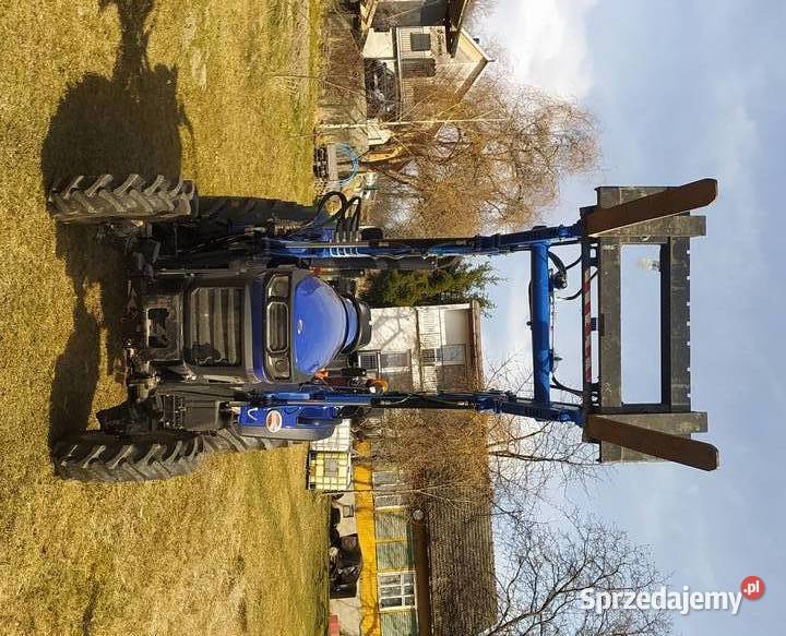 Traktor FARMTRAC 6050E 4WD z ładowaczem czołowym Chomranice
