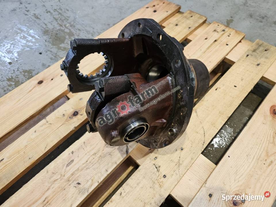 Obudowa dyferencjału Massey ferguson 8250 8260 Byków