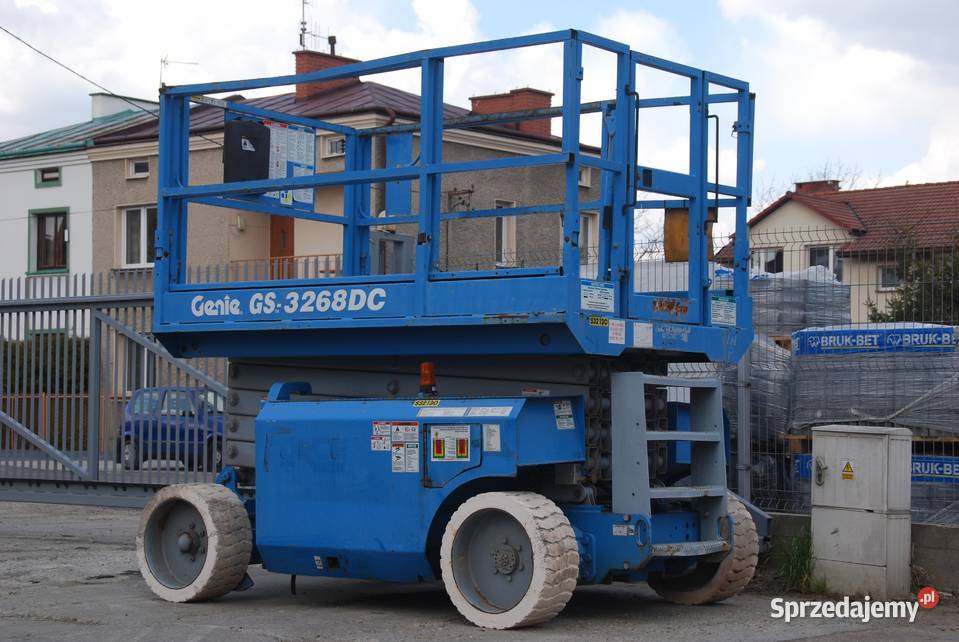 Podnośnik nożycowy GENIE GS 3268 DC 229