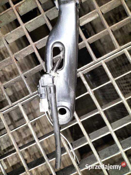 Ramię wycieraczki lewy przód BME 65 E66 Poręba