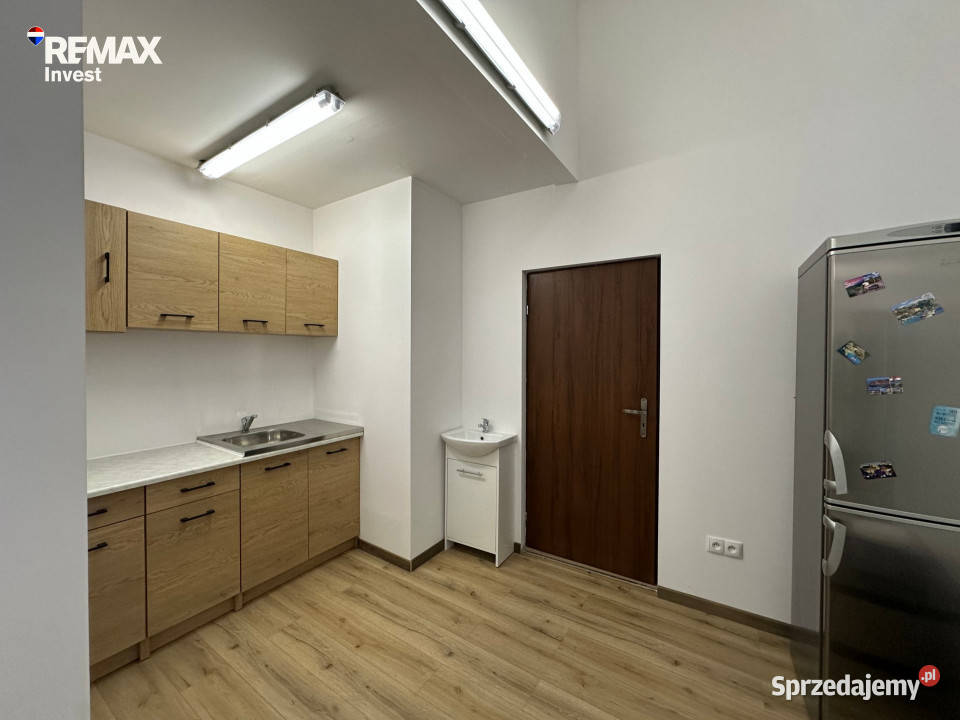 Hala magazynowa z biurem 216 m BielskoBiała parking Bielsko-Biała