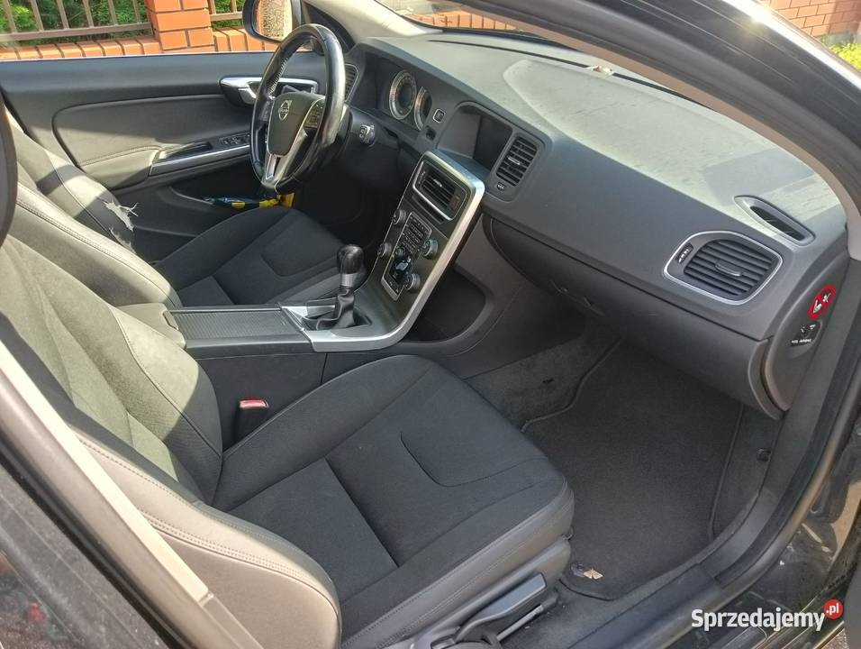 volvo v60 2011 d3 163