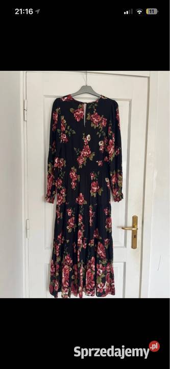 Suknia w róże Hyżne