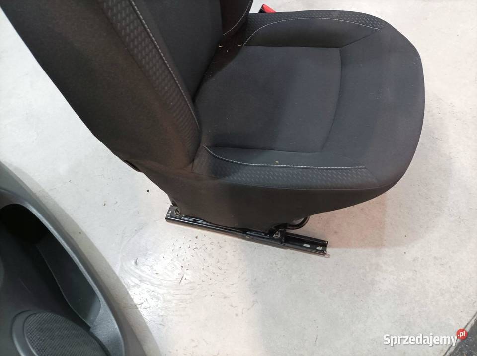 FOTELE PRZÓD KANAPY BOCZKI PRZÓD SEDAN Dacia