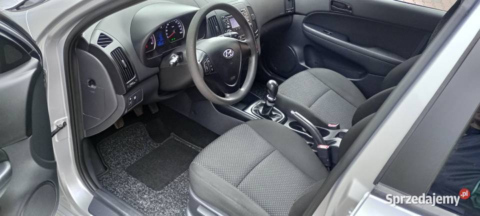 Hyundai i30 14 benzyna 109 2011 Niski Przebieg