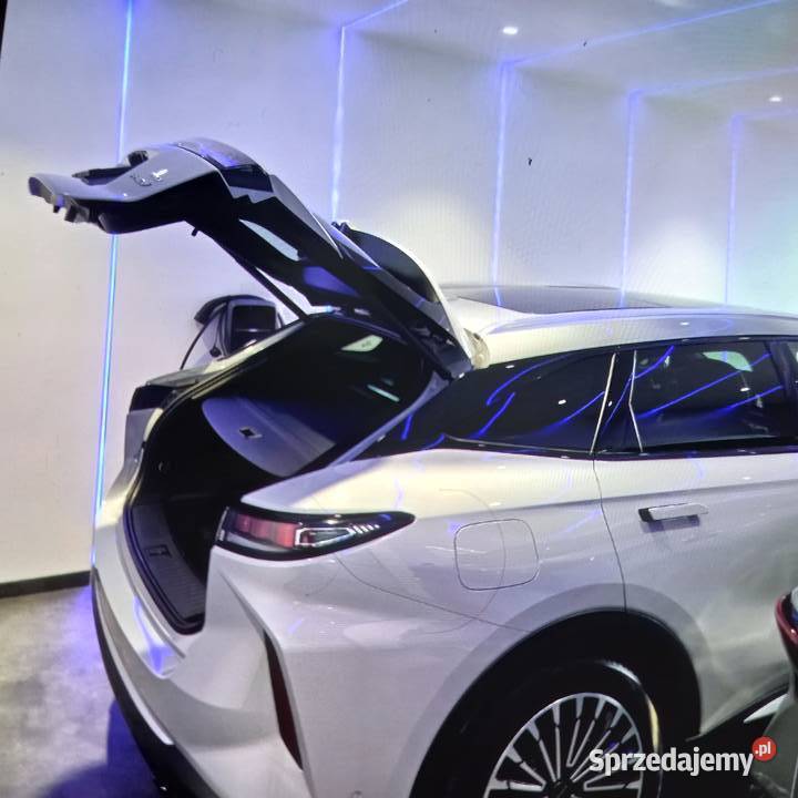 Omoda 9 Salon 4x4 technology silver szary Wiązowna
