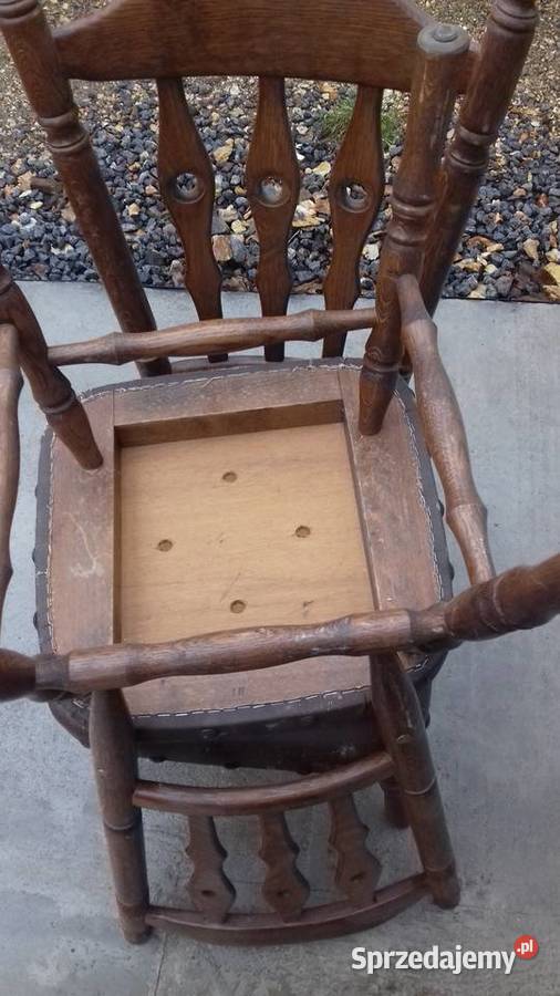 trzy stare krzesła debowe skórzane sidzisko Lubań