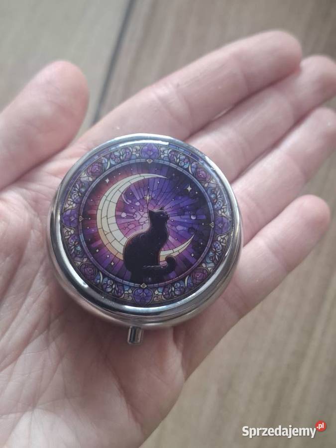 Pudełko metalowe na leki z lusterkiem puzderko Wąbrzeźno