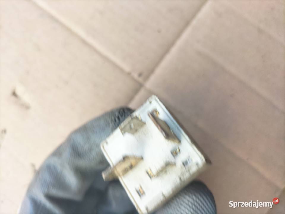 PRZEKAŹNIK 370 8D0951253 Kamień-Kolonia