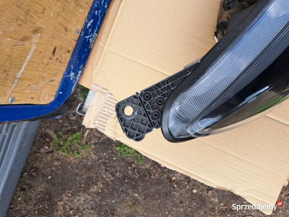 Lampa przednia prawa Ford Focus MK4 JX7B13W029CE sprzedam