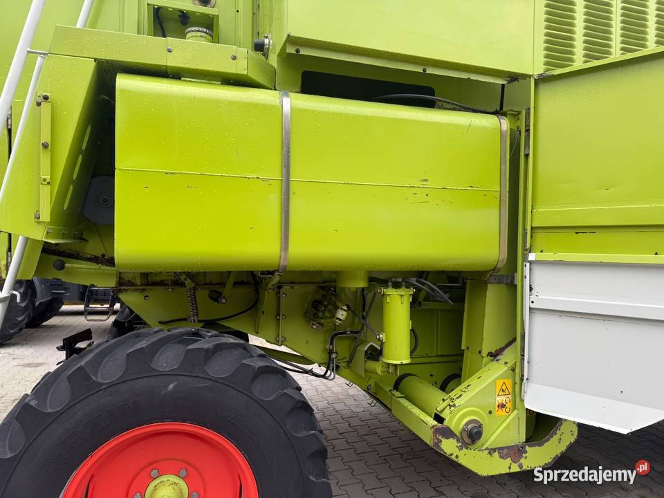 Claas Mega 208 II transport w Claas Borowie