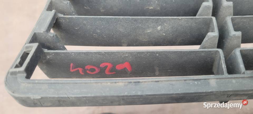 KRATKA ZDERZAKA ŚRODKOWA VOLVO S40 V50 0407 osobowe