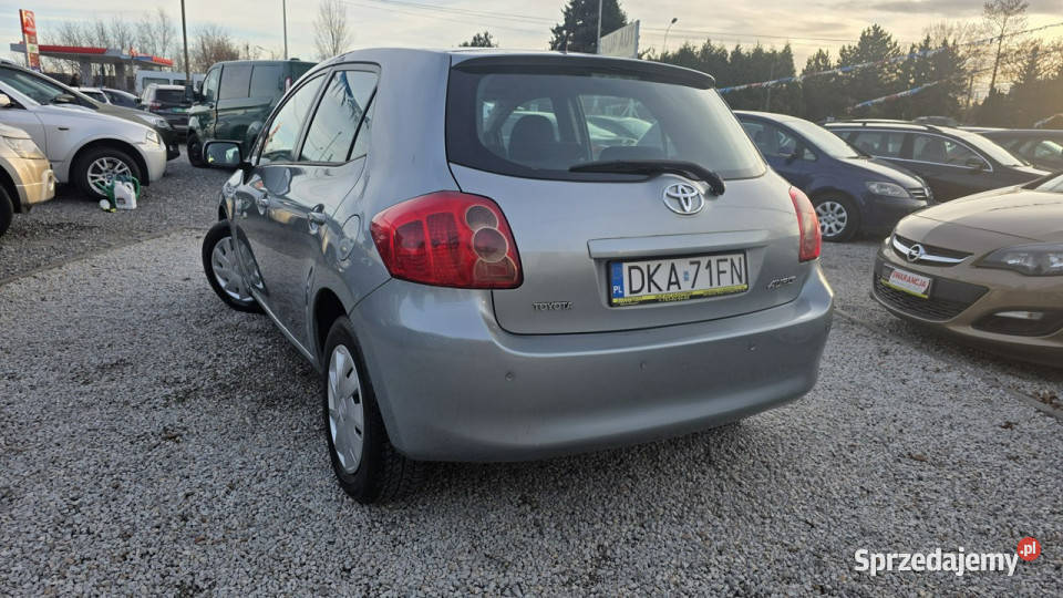 Toyota Auris 16 benz 1245drzwiklimaZadbany komputer pokładowy Świdnica