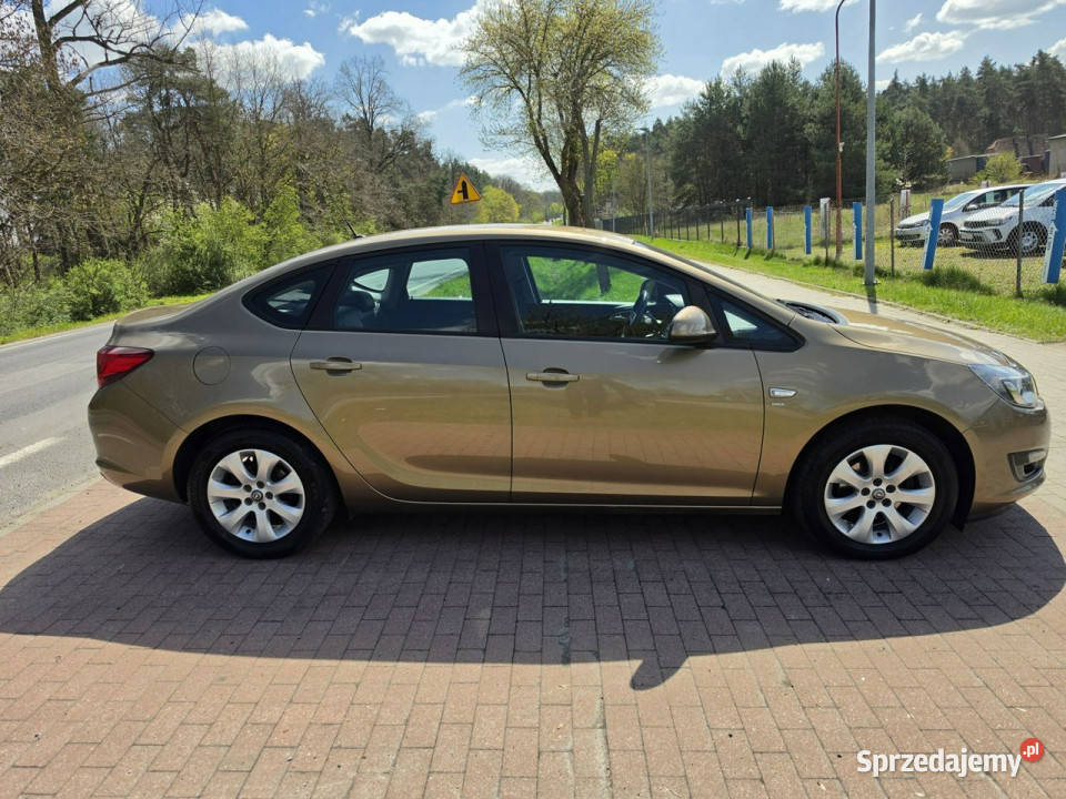 Opel Astra Opel Astra Sedan 14 benzynka w ASR (kontrola trakcji) Cielcza
