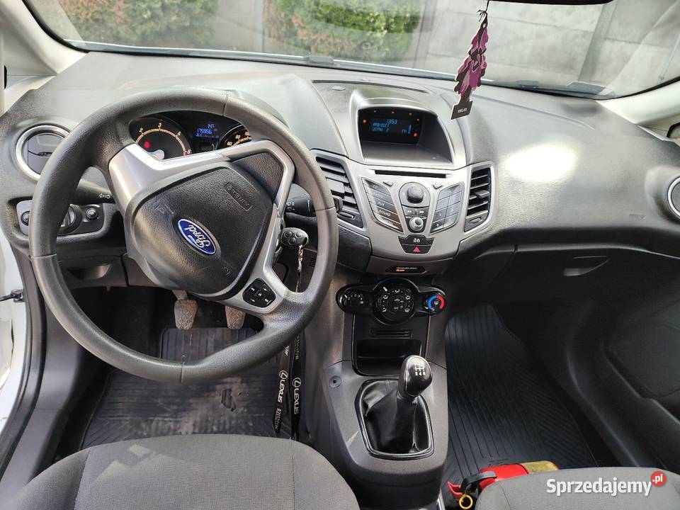Sprzedam Forda Fiesta van vat1 15 TDCi 10500 elektryczne szyby sprzedam