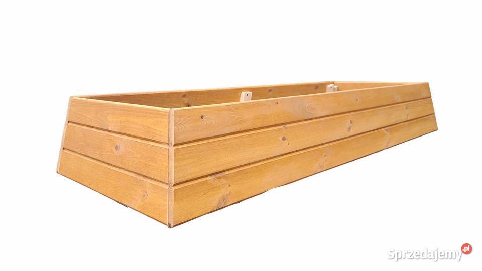 Drewniana obudowa grobu skośna warmińsko-mazurskie Nowe Grodziczno