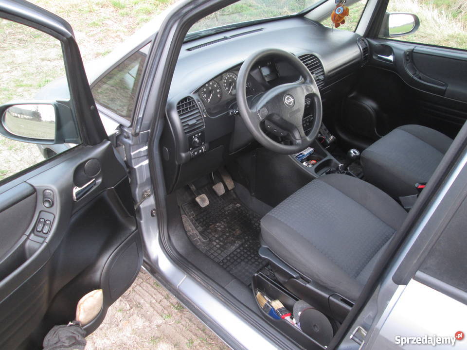Opel Zafira 18 2003 r benzynagaz garażowany Samochody osobowe Kościan