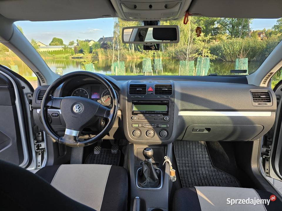 Volkswagen Jetta 16MPI 2008 154 srebrny Siecień