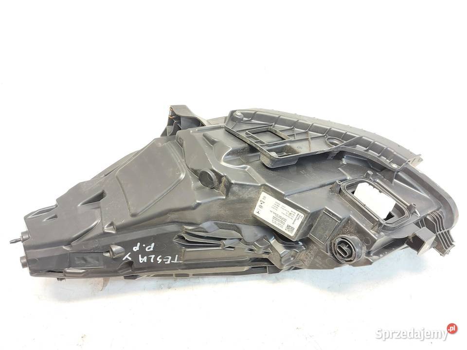 TESLA MODEL Y 2022r LAMPA PRAWA PRZÓD RHD osobowe Motoryzacja