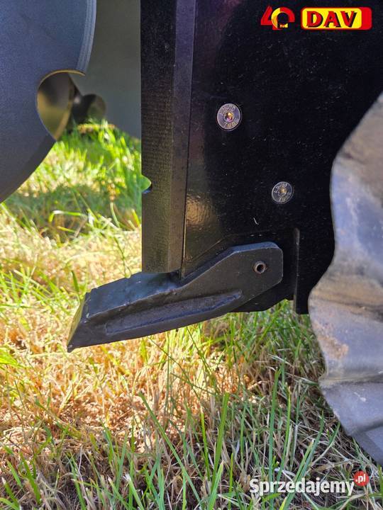 Polski agregat do uprawy pasowej striptill Opole