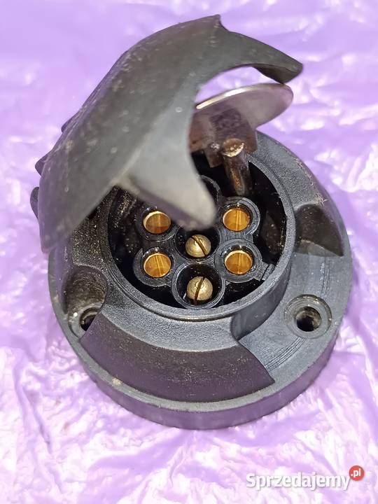 Gniazdo do przyczepy i kluczyki Przeworno sprzedam