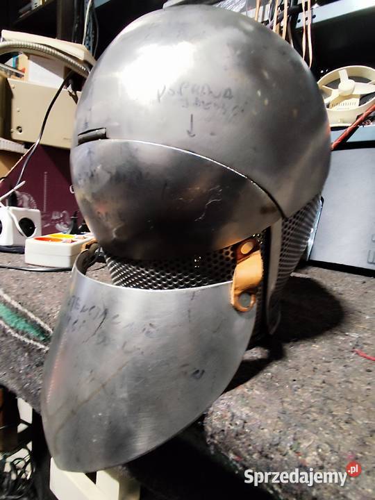 hełm do zbroi rycerskiej Mosty