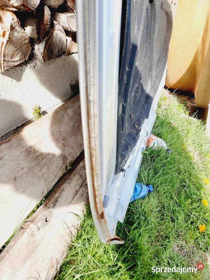 Maska VW Passat B5 zagięty narożnik LA7W srebrna