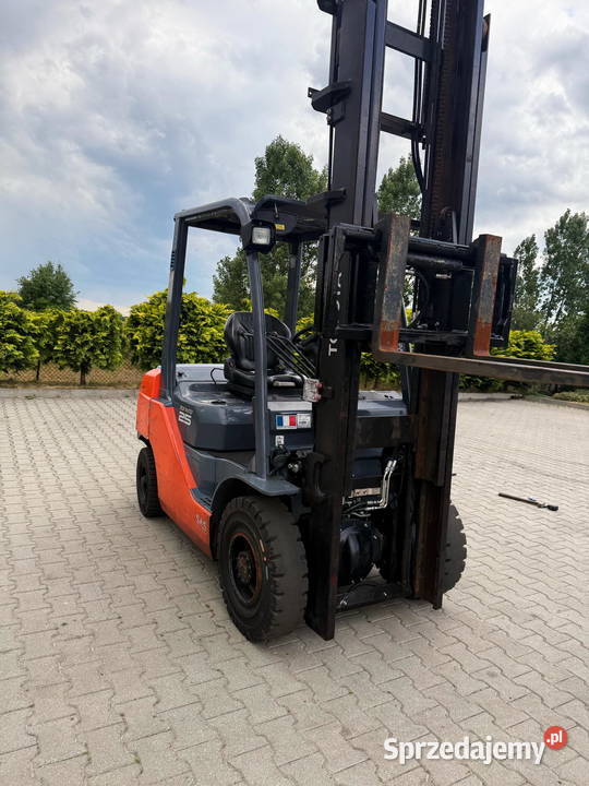 wózek widłowy TOYOTA 8FDF25 diesel 450m przesuw Wózki widłowe