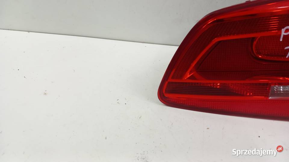 VW TOURAN II LAMPA TYŁ PRAWA W KLAPĘ Zbierkowo