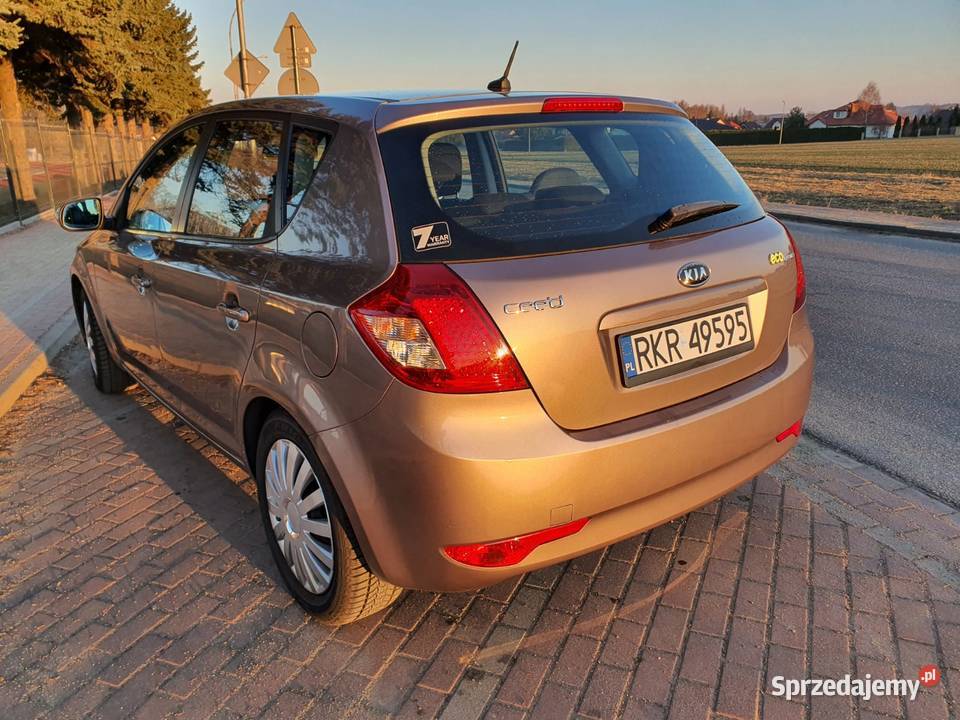 KIA CEED 16L L4 DOHC 16V 2WD 2011 ECODYNAMICS 4/5 Krosno sprzedam