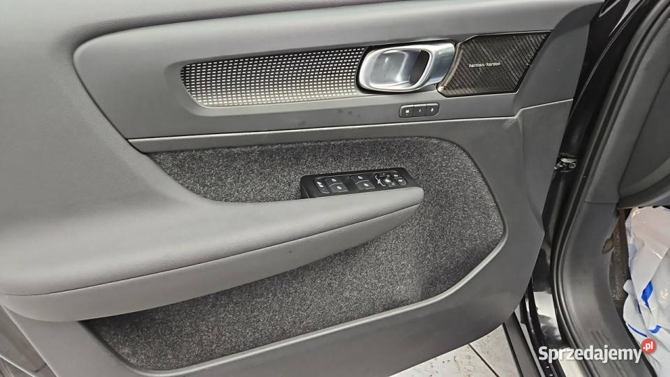 Volvo XC 40 Recharge AWD Pro aut Z Polskiego serwisowany w ASO