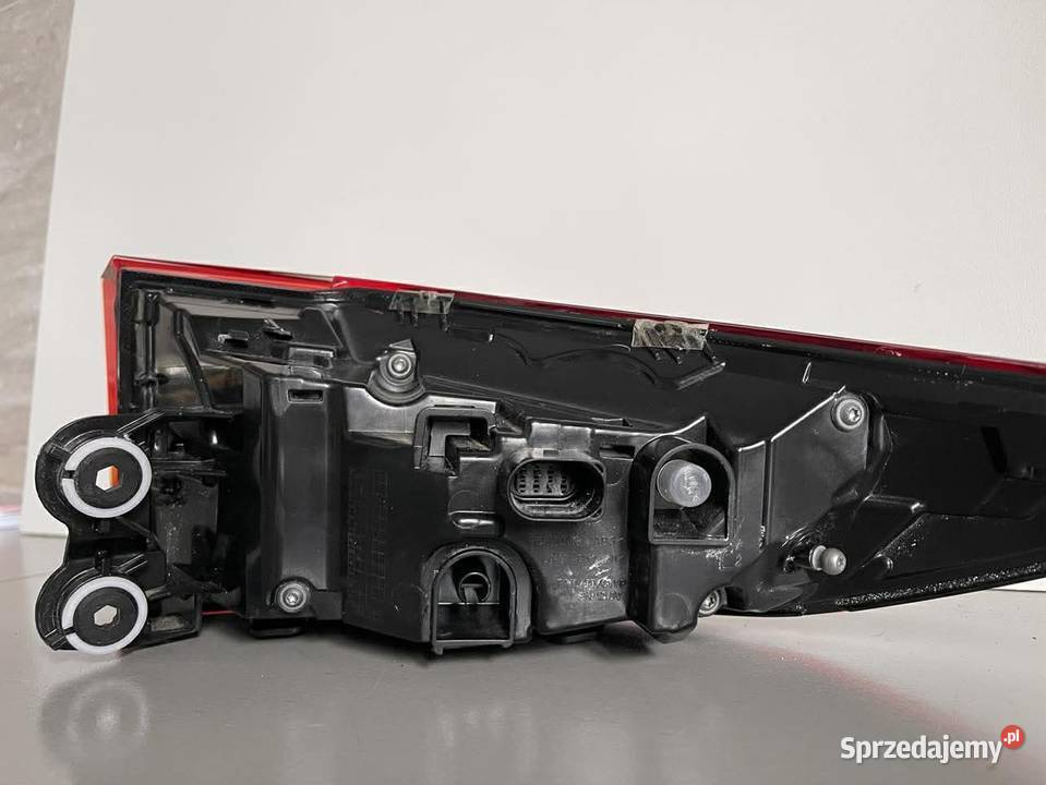 CUPRA FORMENTOR LIFT VZ LEWA LAMPA TYŁ Ostroróg