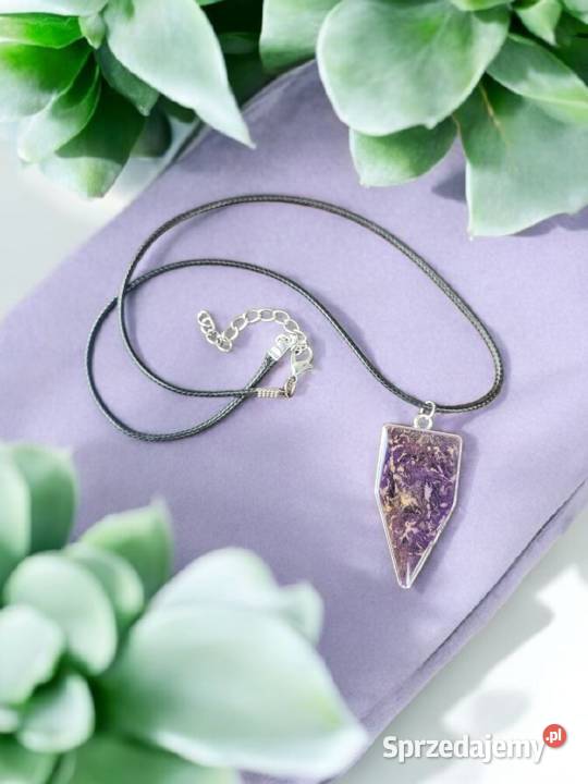 Wisiorek z efektem Galaxy z żywicy na czarnym Sanok