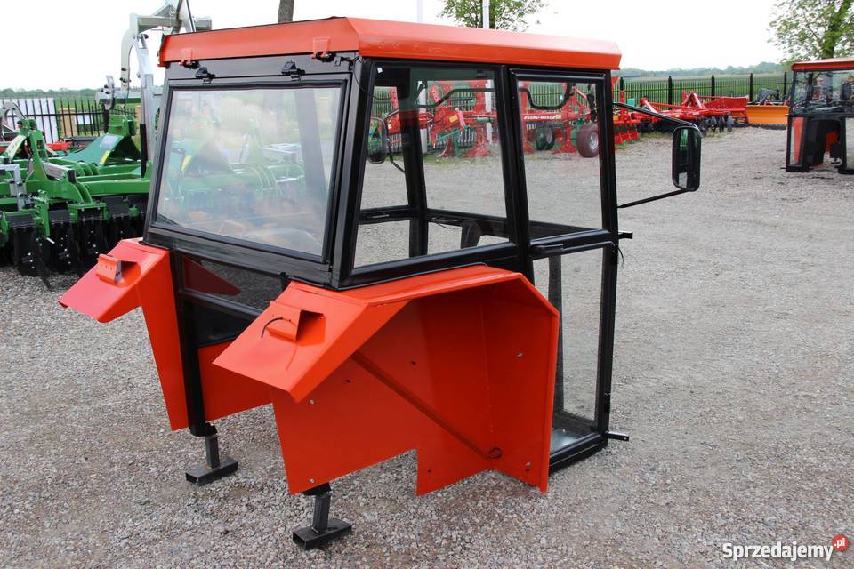 Kabina ciągnikowa do ciągnika MF 235 255 LUX z Rogóźno