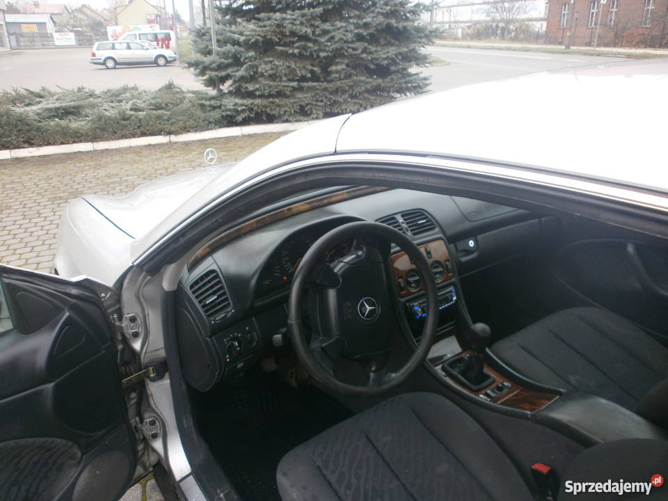 Mercedes Benz CLK 200 sliczny srebrny w ciaglej 200 Brzeg