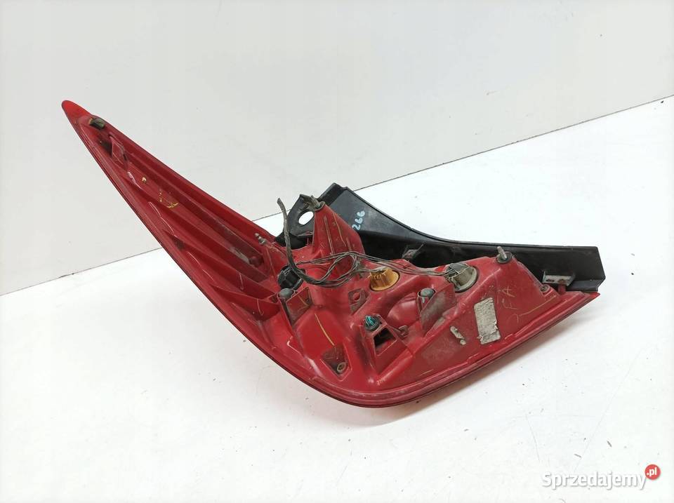 LAMPA TYŁ PRAWA EU Nissan Tiida I 20042012