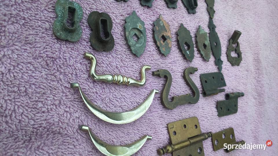 Zawiasy uchwyty rączki szyldy do Tuszkowo sprzedam