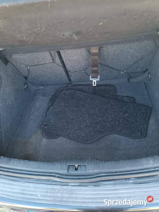 Golf 4 16 benzyna lekko uszkodzony Golf świętokrzyskie